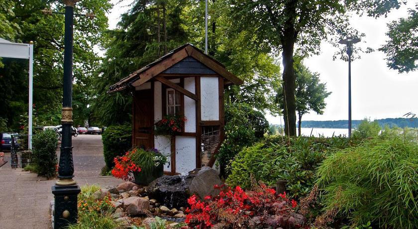 Rheinterrasse Benrath Dusseldorf